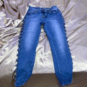 Scandalous jeans😼